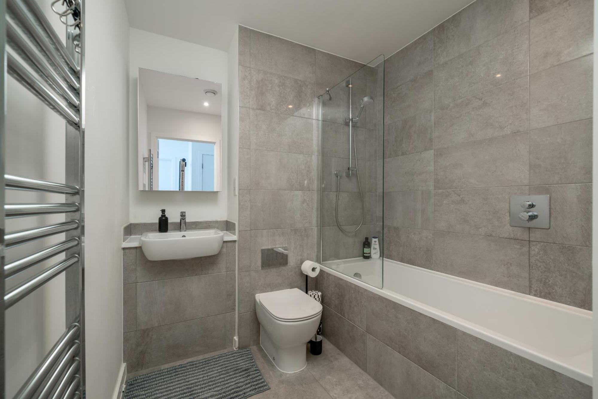 Waterview With Ultra Fast Wifi Close To Excel And O2, Corporates And Contractors Welcome Appartamento *