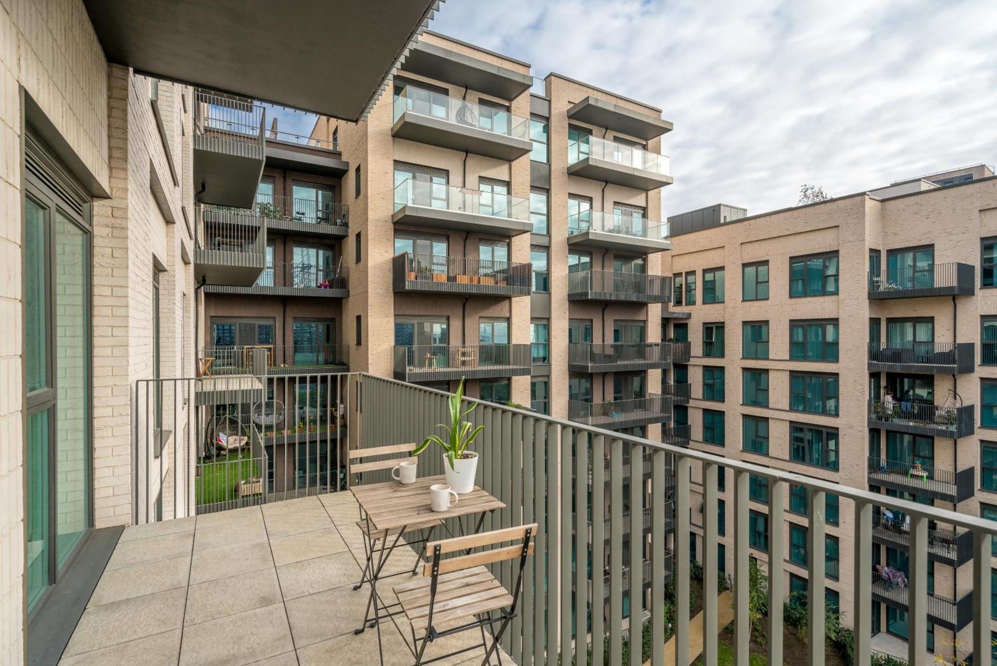 Waterview With Ultra Fast Wifi Close To Excel And O2, Corporates And Contractors Welcome Appartamento *
