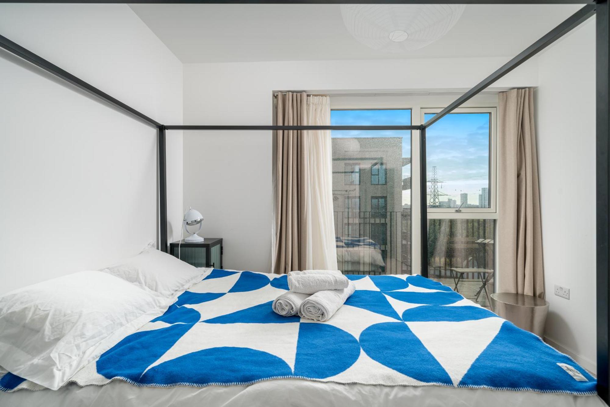 Waterview With Ultra Fast Wifi Close To Excel And O2, Corporates And Contractors Welcome *