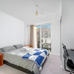 Waterview Apartments With Ultra Fast Wifi Close To Excel And O2, Corporates And Contractors Welcome